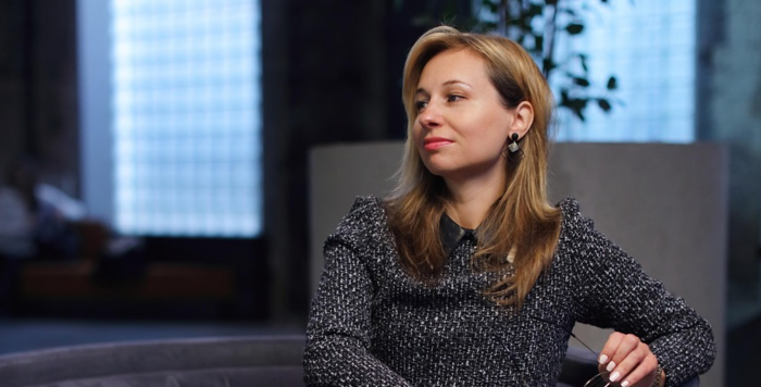 An experienced business coach guiding an industry-specific strategy session. Call Guide to Greatness at (480) 717-9612 to choose the right coach for your growth goals.